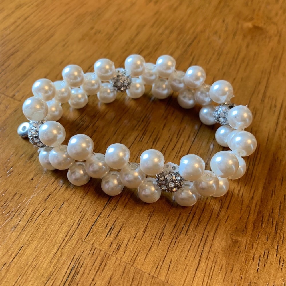 Pearl Bracelet. Stretchy.